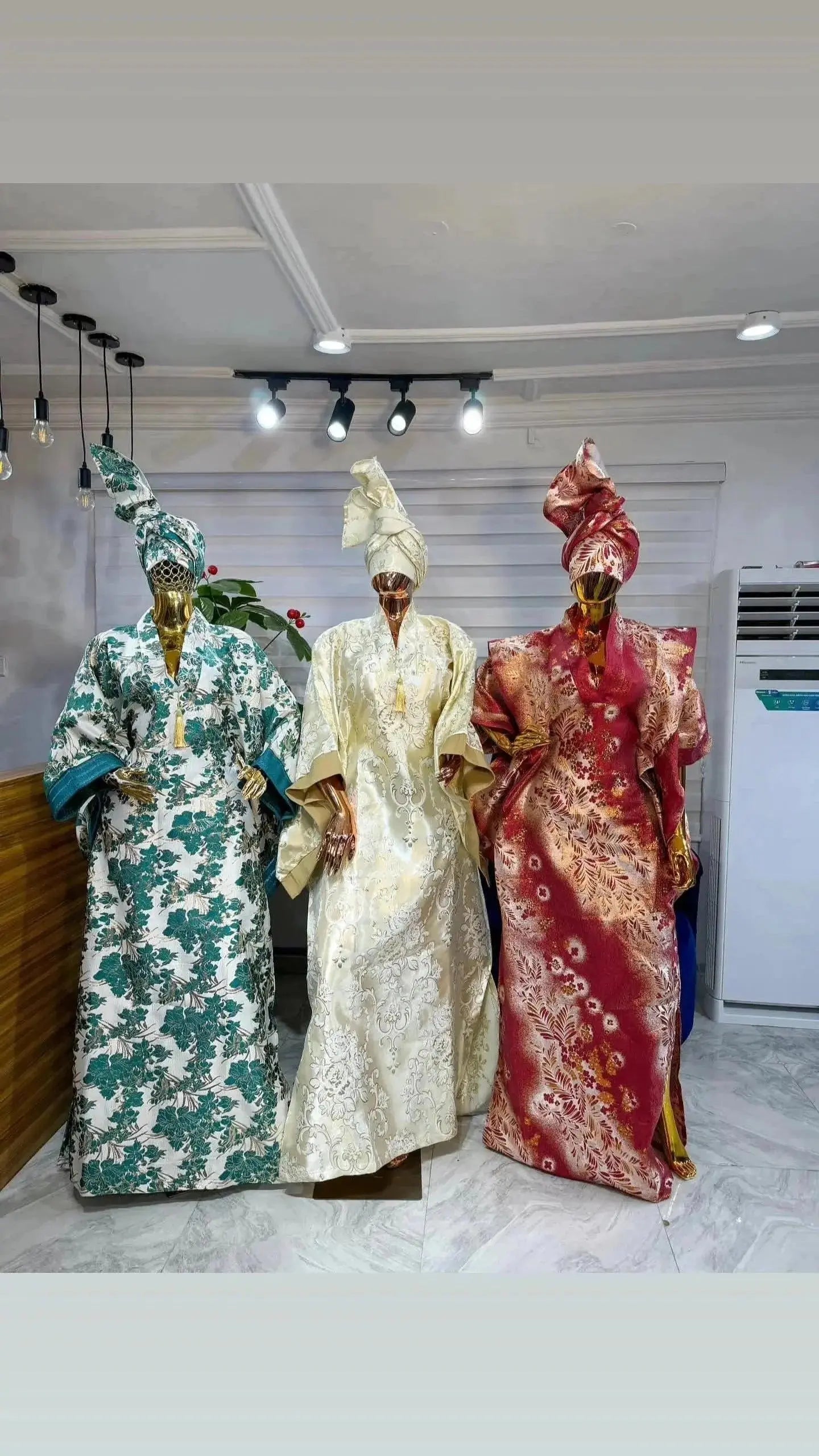 LUXURY DAMASK FREE GOWN